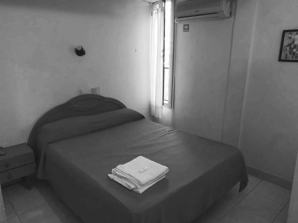 Hotel Manzanares Plaza : photo 5 de la chambre chambre lit queen-size