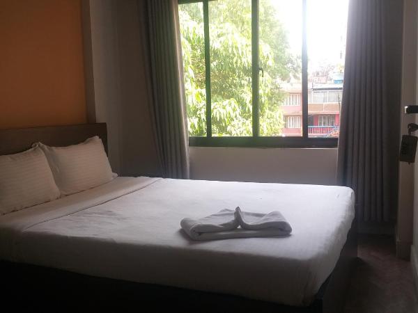 Paradise Guest House : photo 3 de la chambre chambre double avec salle de bains privative