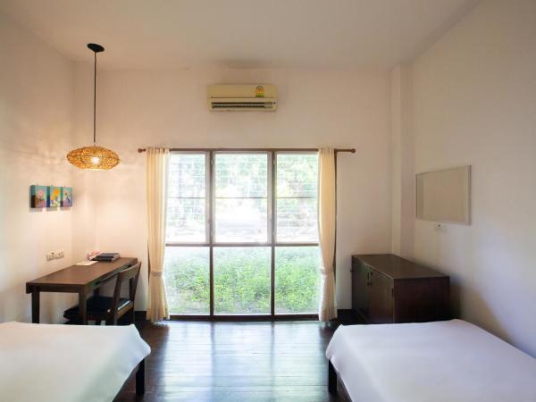 Eco Resort Chiang Mai : photo 3 de la chambre chambre lits jumeaux - salle de bains commune