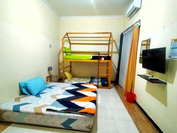 Green Surabaya Homey : photo 3 de la chambre chambre familiale