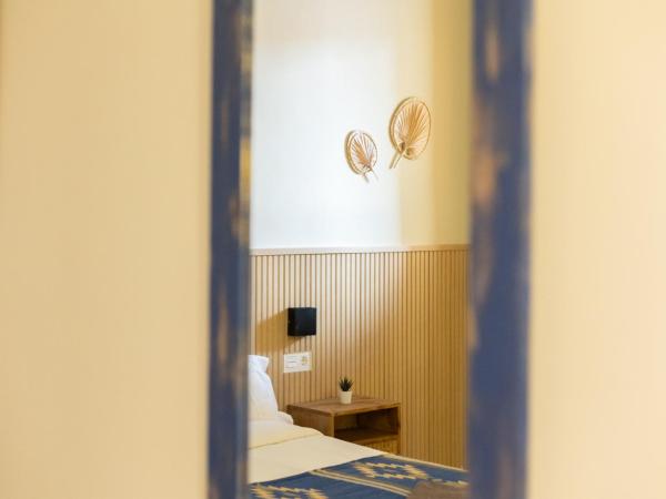 Bird House : photo 8 de la chambre chambre double avec balcon et salle de bains commune