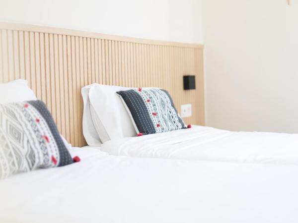 Bird House : photo 10 de la chambre chambre double avec balcon et salle de bains commune