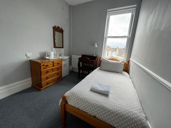 The Elms Guest House Bristol : photo 7 de la chambre chambre simple avec salle de bains commune