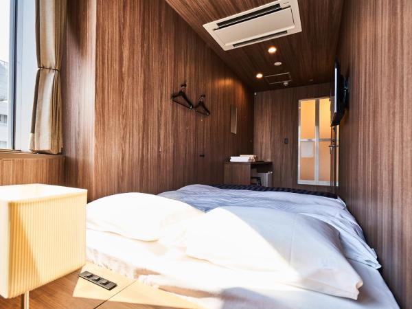 &AND HOSTEL HOMMACHI EAST : photo 5 de la chambre chambre double avec toilettes communes