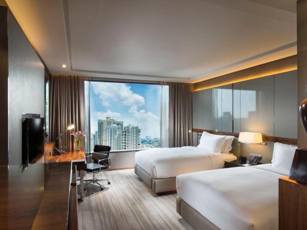 Hilton Sukhumvit Bangkok : photo 1 de la chambre chambre familiale