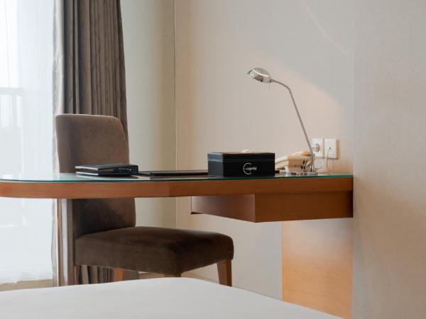 The Capital Hotel Surabaya : photo 4 de la chambre chambre double ou lits jumeaux exécutive