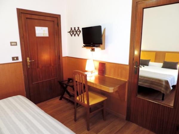 Hotel Signa : photo 4 de la chambre chambre double ou lits jumeaux Économique