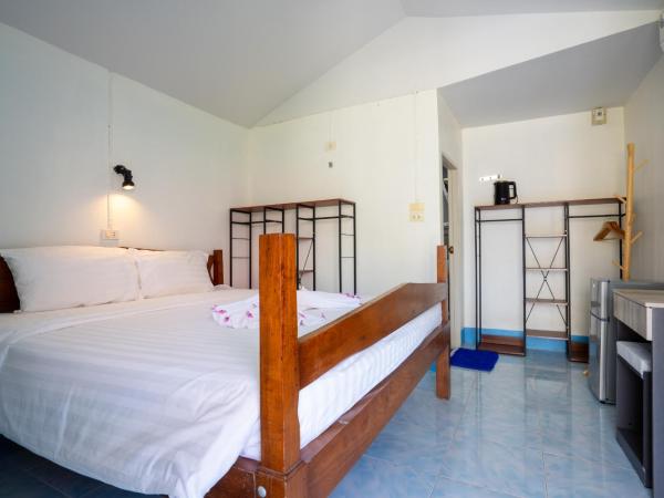 Isara Lanta Beach Resort : photo 6 de la chambre bungalow supérieur