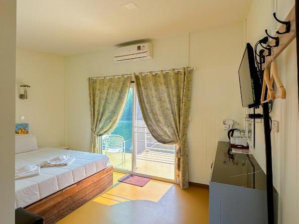 ชอว์ งาทอง รีสอร์ต Chor Ngar Thong Erawan : photo 2 de la chambre chambre lit king-size - vue sur lac