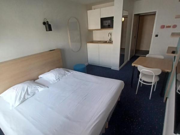 Hôtel et Résidence Les Lauréades Clermont-Ferrand Centre Jaude : photo 4 de la chambre studio supérieur