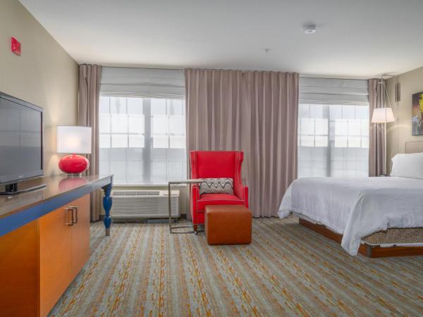 Hilton Garden Inn Phoenix Airport : photo 2 de la chambre chambre lit king-size deluxe - accessible aux personnes à mobilité réduite