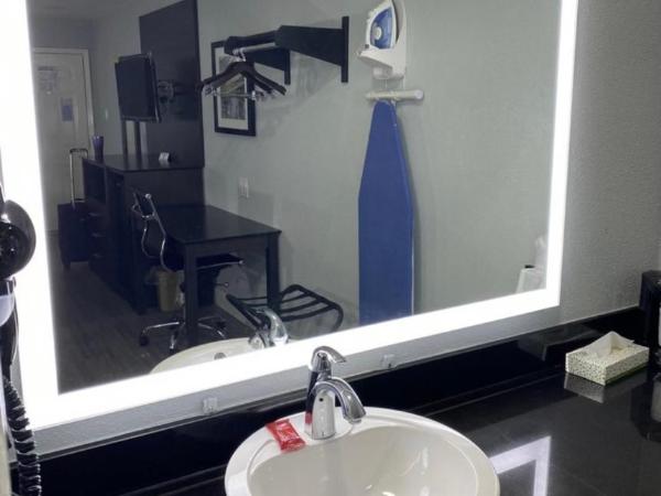 Rodeway Inn San Antonio Downtown : photo 2 de la chambre chambre lit king-size - non-fumeurs