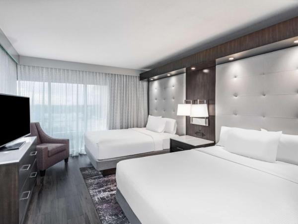 Embassy Suites by Hilton Houston-Energy Corridor : photo 2 de la chambre chambre de luxe avec 2 lits queen-size - adaptée aux personnes malentendantes - non-fumeurs