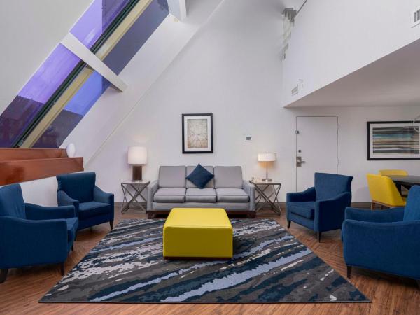 Embassy Suites by Hilton Indianapolis Downtown : photo 2 de la chambre one bedroom two-level suite