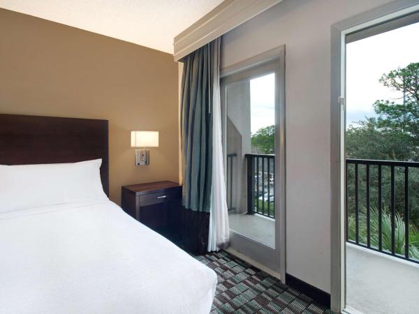 Embassy Suites by Hilton Jacksonville Baymeadows : photo 2 de la chambre chambre king exécutive avec balcon - non-fumeurs