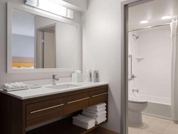 Home2 Suites by Hilton Indianapolis - Keystone Crossing : photo 7 de la chambre suite studio avec 2 lits queen-size