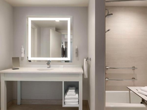 Embassy Suites By Hilton Panama City Beach Resort : photo 6 de la chambre queen suite with two queen beds and bath tub - gulf view/mobility accessible