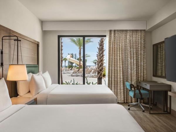 Embassy Suites By Hilton Panama City Beach Resort : photo 2 de la chambre one-bedroom suite with two queen beds and patio