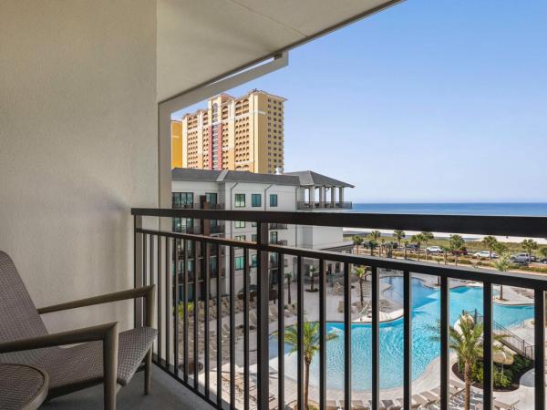 Embassy Suites By Hilton Panama City Beach Resort : photo 4 de la chambre king suite with bunk beds and balcony