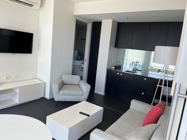 Tasha's Apartments on Warwick : photo 2 de la chambre appartement avec balcon
