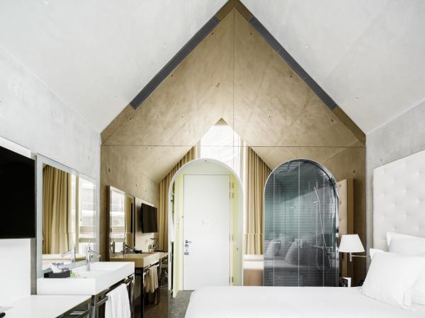 M Social Singapore : photo 1 de la chambre hébergement lit queen-size premier avec alcôve