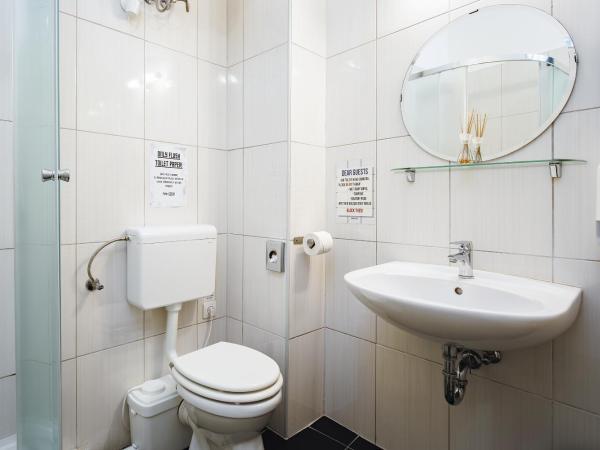 Maverick Ensuites : photo 4 de la chambre chambre double Économique avec salle de bains privative