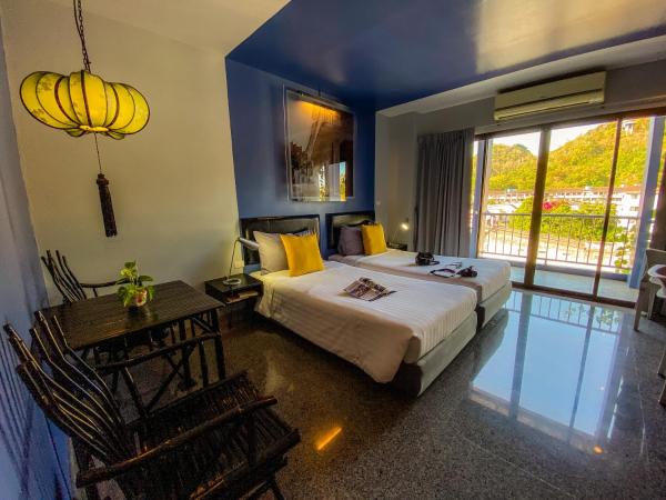 Sino Inn Phuket Hotel - SHA Plus : photo 6 de la chambre chambre double ou lits jumeaux supérieure avec balcon