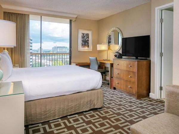 DoubleTree by Hilton Jacksonville Riverfront, FL : photo 1 de la chambre chambre lit queen-size - accessible aux personnes malentendantes / À mobilité réduite - côté fleuve
