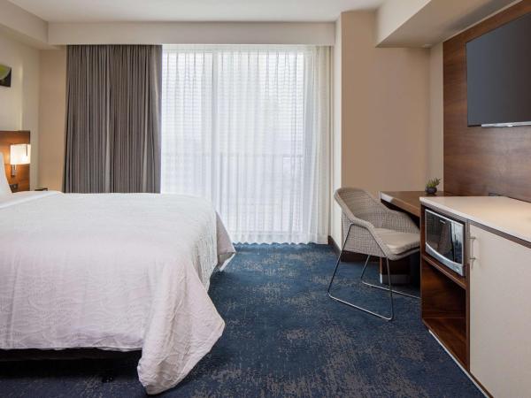 Hilton Garden Inn Waikiki Beach : photo 1 de la chambre chambre lit king-size - vue sur ville