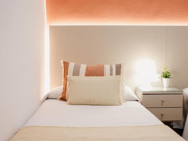 Pensión Mastil 16 : photo 6 de la chambre chambre double - sans fenêtre