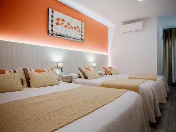 Pensión mastil 16. P2 : photo 2 de la chambre chambre quadruple avec terrasse