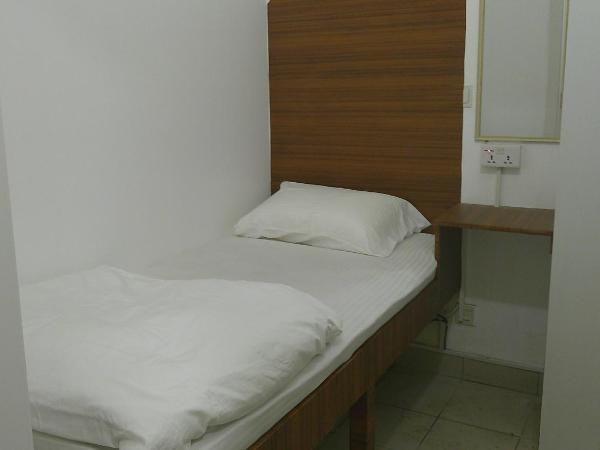 Ruby Star Hostel Dubai G P-34567 : photo 3 de la chambre chambre simple avec salle de bains commune