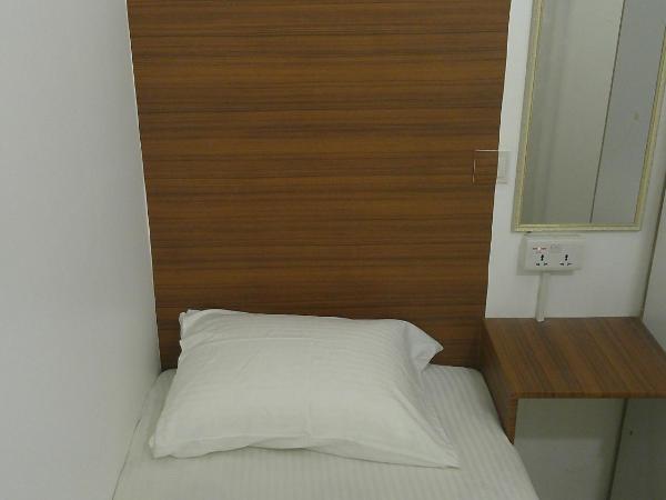 Ruby Star Hostel Dubai G P-34567 : photo 8 de la chambre chambre simple avec salle de bains commune