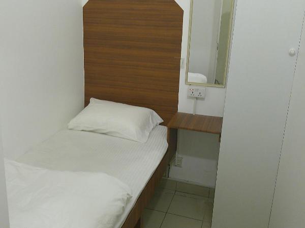 Ruby Star Hostel Dubai G P-34567 : photo 6 de la chambre chambre simple avec salle de bains commune