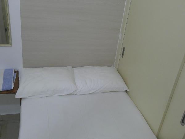 Ruby Star Hostel Dubai G P-34567 : photo 4 de la chambre chambre double avec salle de bains commune