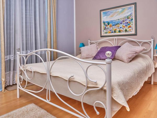 Guest House Villa Ines - Annex : photo 1 de la chambre chambre double avec balcon