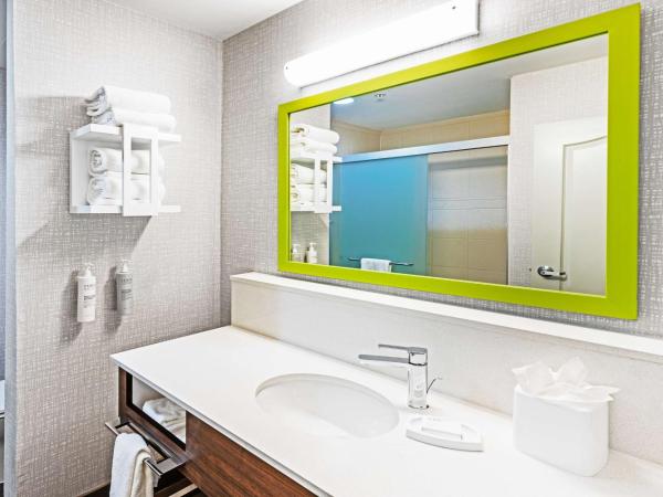 Hampton Inn and Suites Houston Central : photo 5 de la chambre chambre lit king-size - non-fumeurs