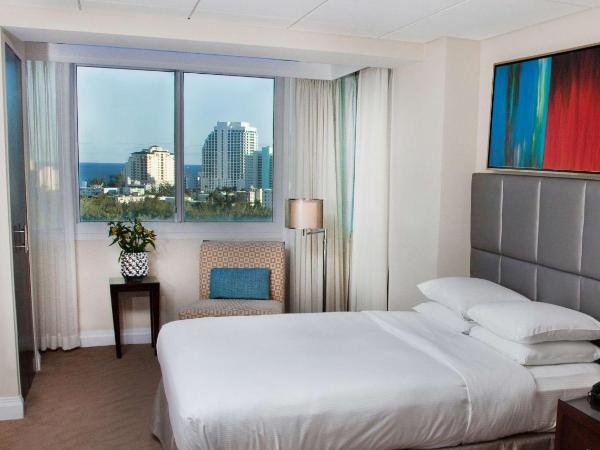 GALLERY One - A DoubleTree Suites by Hilton Hotel : photo 1 de la chambre suite queen avec vue sur la ville