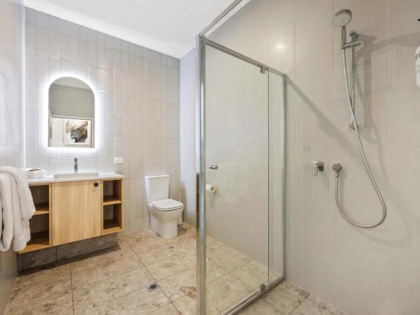 Comfort Inn Regal Park : photo 2 de la chambre suite exécutive lit king-size