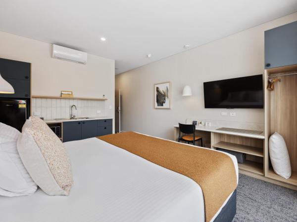 Comfort Inn Regal Park : photo 6 de la chambre suite exécutive lit king-size