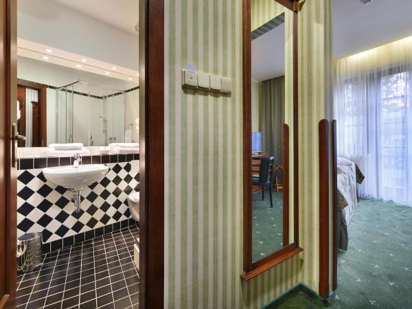 Hotel Morris Relax & Wellness : photo 8 de la chambre chambre double de luxe avec balcon ou terrasse