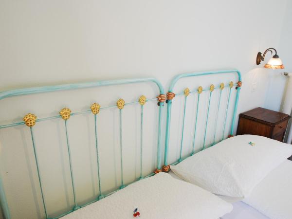 Hotel&Hostel Montarina : photo 5 de la chambre chambre lits jumeaux avec salle de bains commune