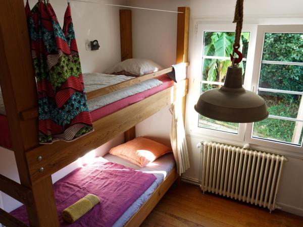JOYU SURF SHACK : photo 1 de la chambre lit simple dans dortoir de 4 lits