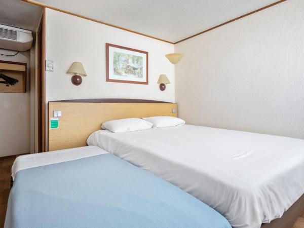 Campanile Brive-La-Gaillarde Ouest : photo 8 de la chambre chambre avec 1 lit double et 1 lit junior