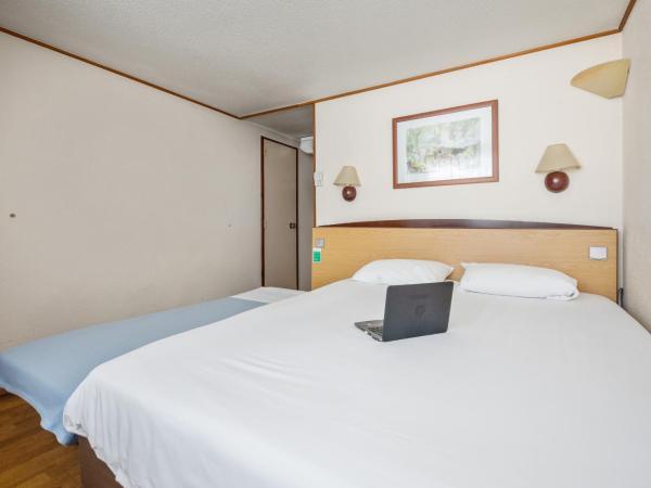 Campanile Brive-La-Gaillarde Ouest : photo 9 de la chambre chambre avec 1 lit double et 1 lit junior