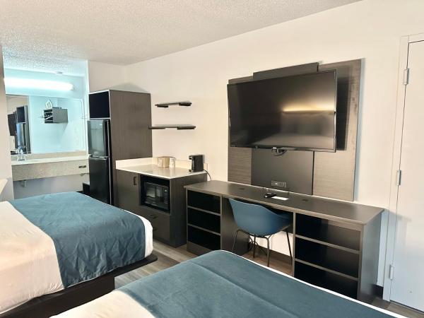 Studio 6 Suites Louisville KY Airport/Expo Center : photo 3 de la chambre chambre 2 lits queen-size - non-fumeurs