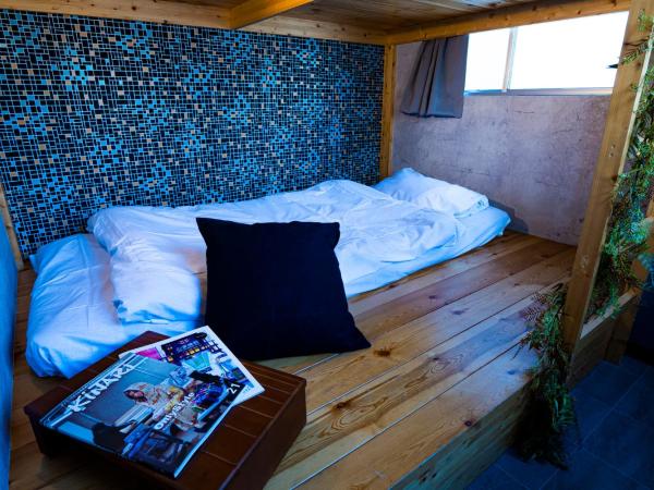 R Hostel Namba south : photo 1 de la chambre chambre simple avec salle de bains commune