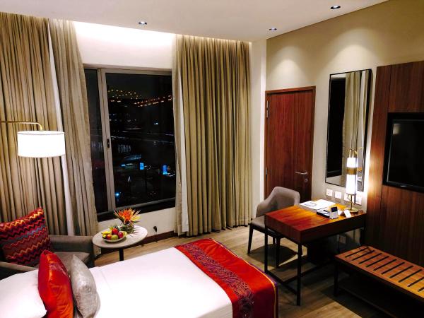 Vivanta Kolkata EM Bypass : photo 4 de la chambre chambre lits jumeaux premium - vue sur ville