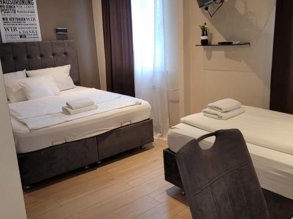 Hotel Franken an der Messe : photo 4 de la chambre chambre triple