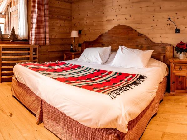 Les Chalets de la Serraz : photo 1 de la chambre chambre quadruple avec salle de bains privative